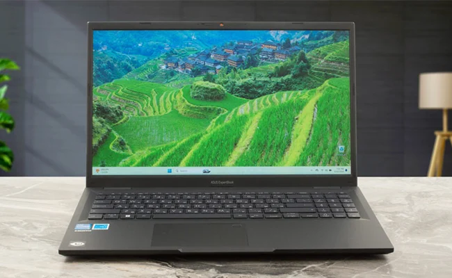 لپ تاپ Expertbook B1 B1502CVA-I58512B0D  ایسوس روی میز با صفحه نمایش روشن